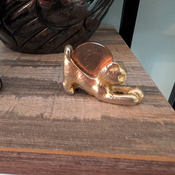 3 gold coloured/toned souvenir animals with Canadian pennies on their back - Picture 16 of 16